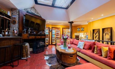 Lujosa villa en venta con 2.875m2T sector Santa María de Sayausí