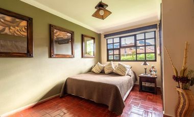 Lujosa villa en venta con 2.875m2T sector Santa María de Sayausí