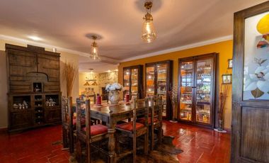 Lujosa villa en venta con 2.875m2T sector Santa María de Sayausí