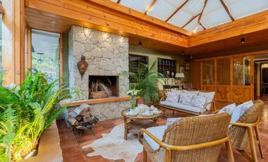 Lujosa villa en venta con 2.875m2T sector Santa María de Sayausí