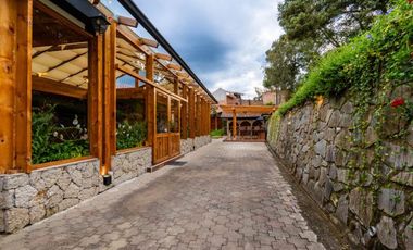 Lujosa villa en venta con 2.875m2T sector Santa María de Sayausí