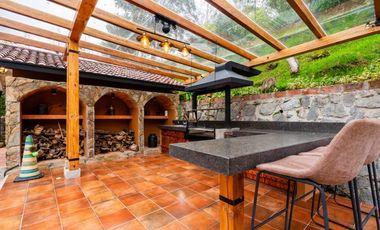 Lujosa villa en venta con 2.875m2T sector Santa María de Sayausí