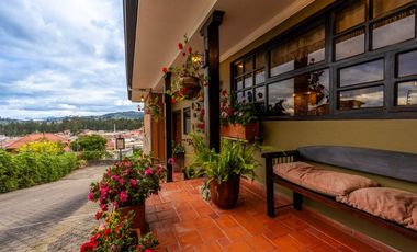 Lujosa villa en venta con 2.875m2T sector Santa María de Sayausí
