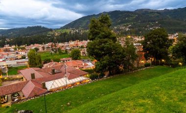 Lujosa villa en venta con 2.875m2T sector Santa María de Sayausí