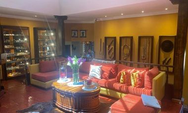 Lujosa villa en venta con 2.875m2T sector Santa María de Sayausí