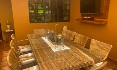 Lujosa villa en venta con 2.875m2T sector Santa María de Sayausí