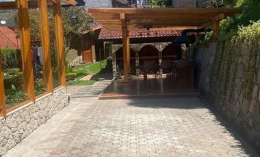 Lujosa villa en venta con 2.875m2T sector Santa María de Sayausí