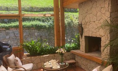 Lujosa villa en venta con 2.875m2T sector Santa María de Sayausí