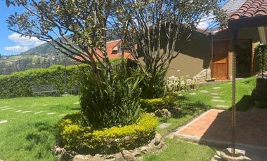 Lujosa villa en venta con 2.875m2T sector Santa María de Sayausí