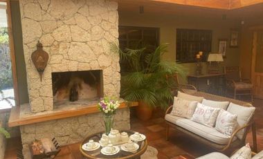 Lujosa villa en venta con 2.875m2T sector Santa María de Sayausí