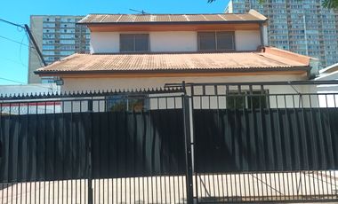 Casa en Lope de Ulloa. Habitacional-Comercial. 6D/3B/1B/2E.