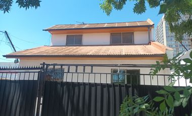 Casa en Lope de Ulloa. Habitacional-Comercial. 6D/3B/1B/2E.
