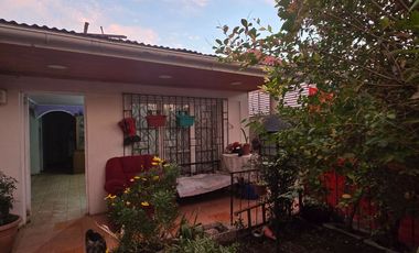 Casa Para Remodelar 2d/1b En Peñalolén Metro Los Presidentes