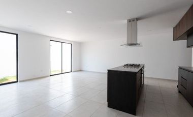 Vive el Estilo Premium en Lomas de Angelópolis – Casa de 3 Niveles con Amenidades de Lujo