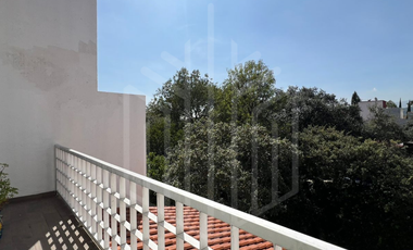 HERMOSA CASA CON JARDÍN DE ENSUEÑO EN VENTA EN CHILUCA.