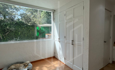 HERMOSA CASA CON JARDÍN DE ENSUEÑO EN VENTA EN CHILUCA.