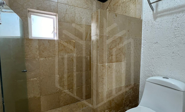 HERMOSA CASA CON JARDÍN DE ENSUEÑO EN VENTA EN CHILUCA.