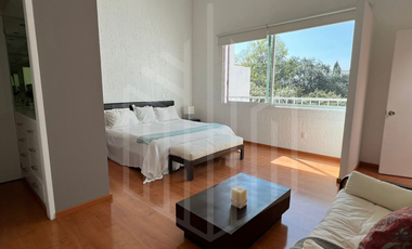 HERMOSA CASA CON JARDÍN DE ENSUEÑO EN VENTA EN CHILUCA.