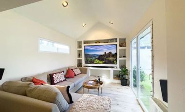 Hermosa Casa Completamente Remodelada En Los Batros