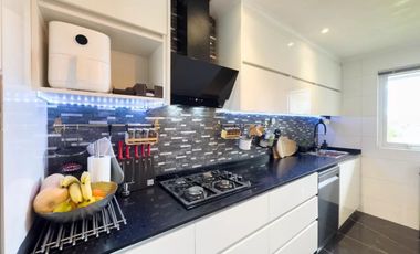 Hermosa Casa Completamente Remodelada En Los Batros