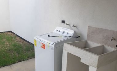 RENTA DE CASA AMUEBLADA EN LOMBARDIA, ZONA NORTE LEÓN, GTO.