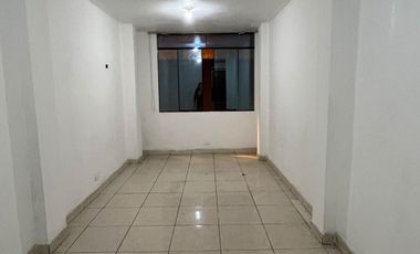 REMATO CASA DE 3 PISOS