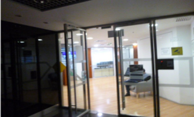 VENDO AMPLIA OFICINA EN EXCLUSIVO EDIFICIO EMPRESARIAL DE SAN ISIDRO