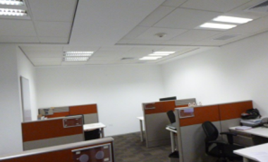 VENDO AMPLIA OFICINA EN EXCLUSIVO EDIFICIO EMPRESARIAL DE SAN ISIDRO