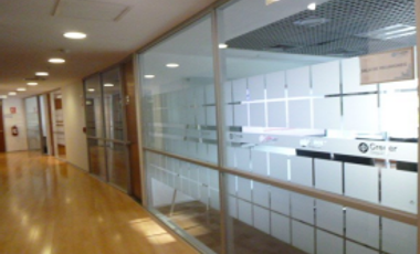 VENDO AMPLIA OFICINA EN EXCLUSIVO EDIFICIO EMPRESARIAL DE SAN ISIDRO