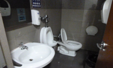 VENDO AMPLIA OFICINA EN EXCLUSIVO EDIFICIO EMPRESARIAL DE SAN ISIDRO