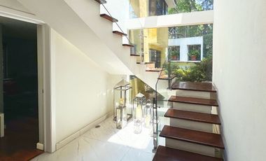 Residencia en Condominio Horizontal en venta en San Jerónimo Lídice, CDMX – Amplios espacios, jardín y 4 recámaras con baño