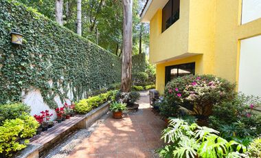 Residencia en Condominio Horizontal en venta en San Jerónimo Lídice, CDMX – Amplios espacios, jardín y 4 recámaras con baño