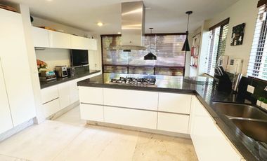 Residencia en Condominio Horizontal en venta en San Jerónimo Lídice, CDMX – Amplios espacios, jardín y 4 recámaras con baño