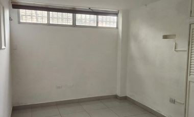 ALQUILO OFICINA URDESA