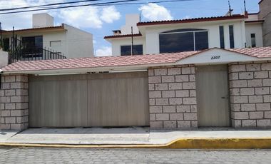 HERMOSA RESIDENCIA EN RENTA.