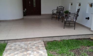 HERMOSA RESIDENCIA EN RENTA.
