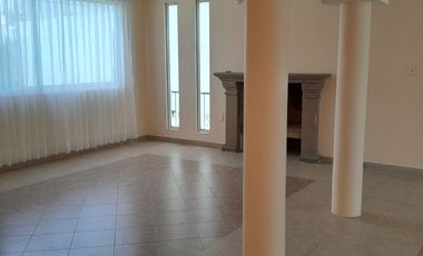 HERMOSA RESIDENCIA EN RENTA.