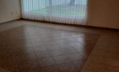 HERMOSA RESIDENCIA EN RENTA.