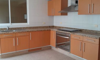 HERMOSA RESIDENCIA EN RENTA.