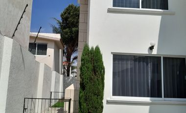 HERMOSA RESIDENCIA EN RENTA.