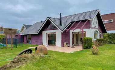 Hermosa Casa En Pingueral