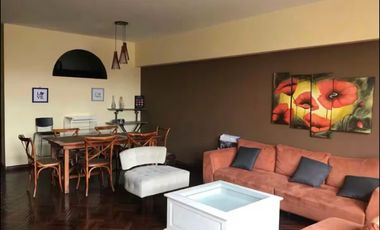 Lindo departamento con excelente vista ala plaza mayor de lima en edificio Pizarro