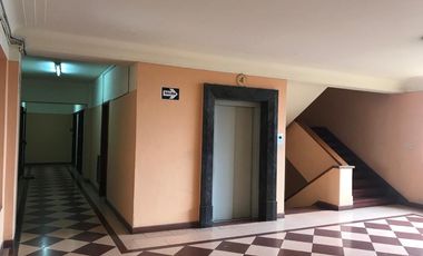 Lindo departamento con excelente vista ala plaza mayor de lima en edificio Pizarro
