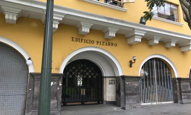 Lindo departamento con excelente vista ala plaza mayor de lima en edificio Pizarro