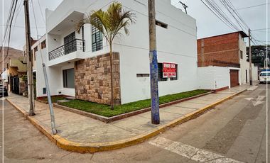 CASA EN VENTA AL COSTADO DE MAKRO CHORRILLOS 220 M2 EN ESQUINA