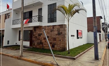 CASA EN VENTA AL COSTADO DE MAKRO CHORRILLOS 220 M2 EN ESQUINA