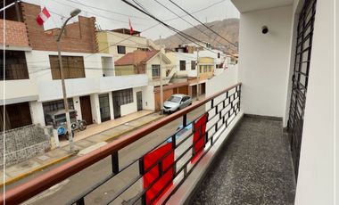 CASA EN VENTA AL COSTADO DE MAKRO CHORRILLOS 220 M2 EN ESQUINA