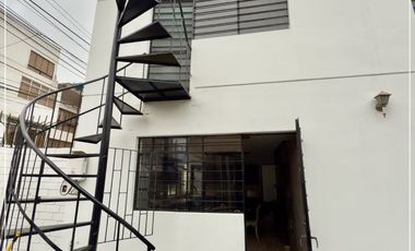 CASA EN VENTA AL COSTADO DE MAKRO CHORRILLOS 220 M2 EN ESQUINA