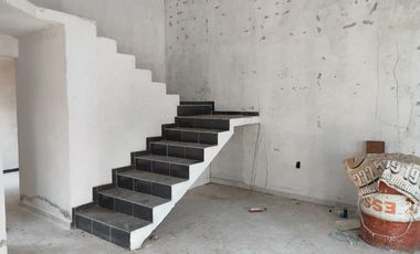 Casa en obra gris de tres recámaras en el Fraccionamiento Granjas Mérida en Temixco, Mor.