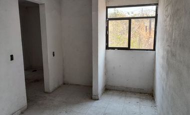 Casa en obra gris de tres recámaras en el Fraccionamiento Granjas Mérida en Temixco, Mor.